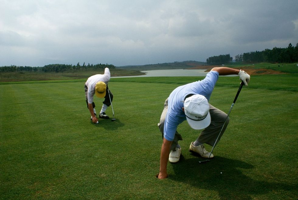 Golfers op de Kings Valley Golf Resort 1994 De elitesport staat voor de sterke liberalisering van Vietnam aan het eind van de vorige eeuw