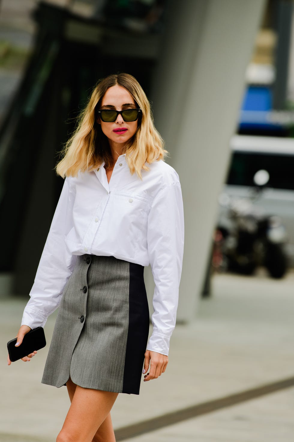 Clothing, White, Street fashion, Fashion, Shoulder, Eyewear, Waist, Sunglasses, Neck, Snapshot, 