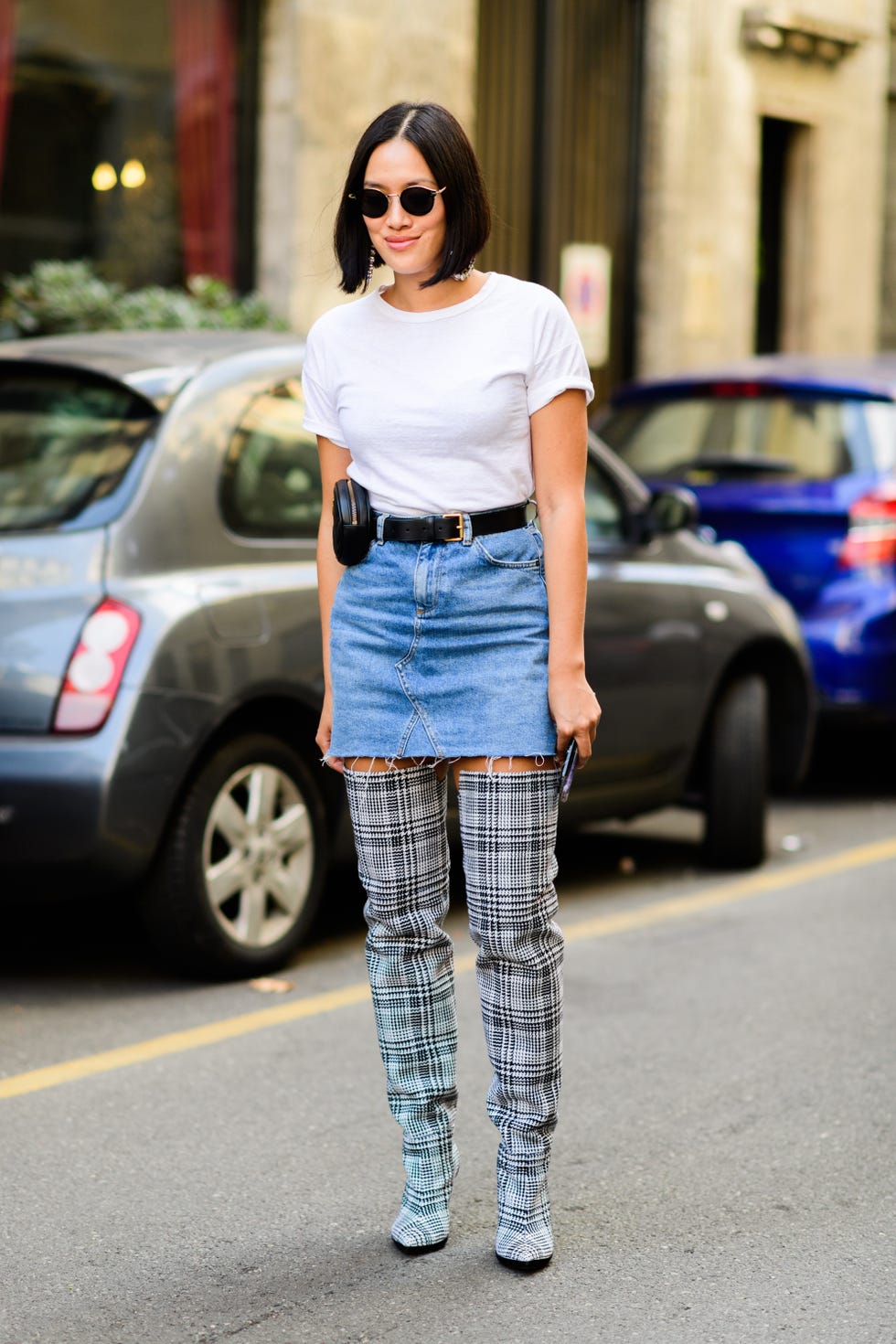 Clothing, Street fashion, Shoulder, Fashion, Jeans, Waist, Snapshot, Crop top, Footwear, Electric blue, 