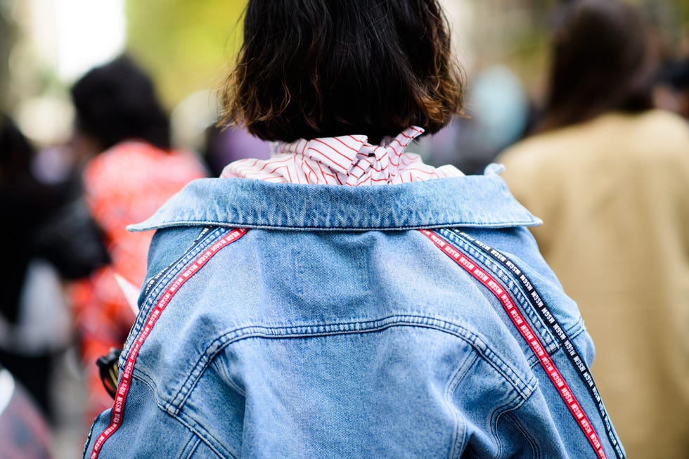 Jeans, Denim, Hair, People, Street fashion, Clothing, Shoulder, Hairstyle, Fashion, Textile, 