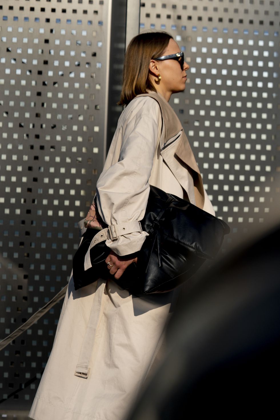 Clothing, Shoulder, Fashion, Street fashion, Beauty, Fashion model, Blond, Trench coat, Joint, Outerwear, 