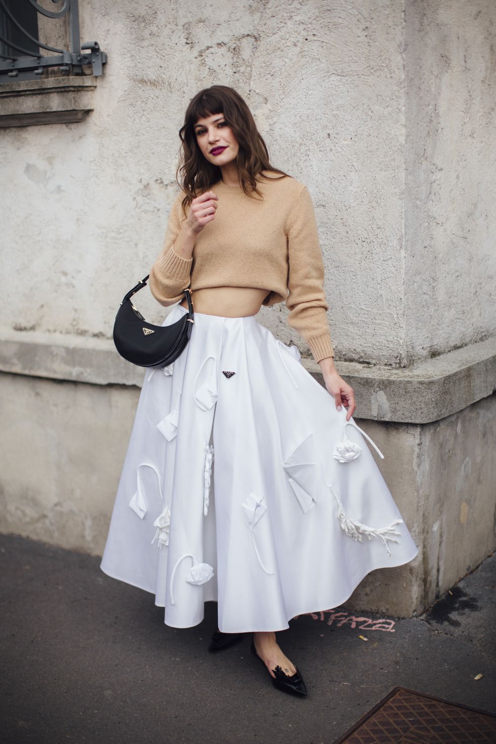 Este otoño está de moda llevar faldas blancas y así combinan las más  bonitas las estilistas
