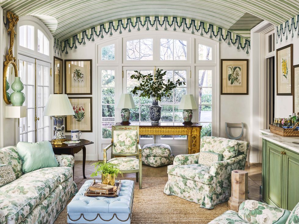 a striped and curved ceiling and seagrass carpet and floral upholstered furniture