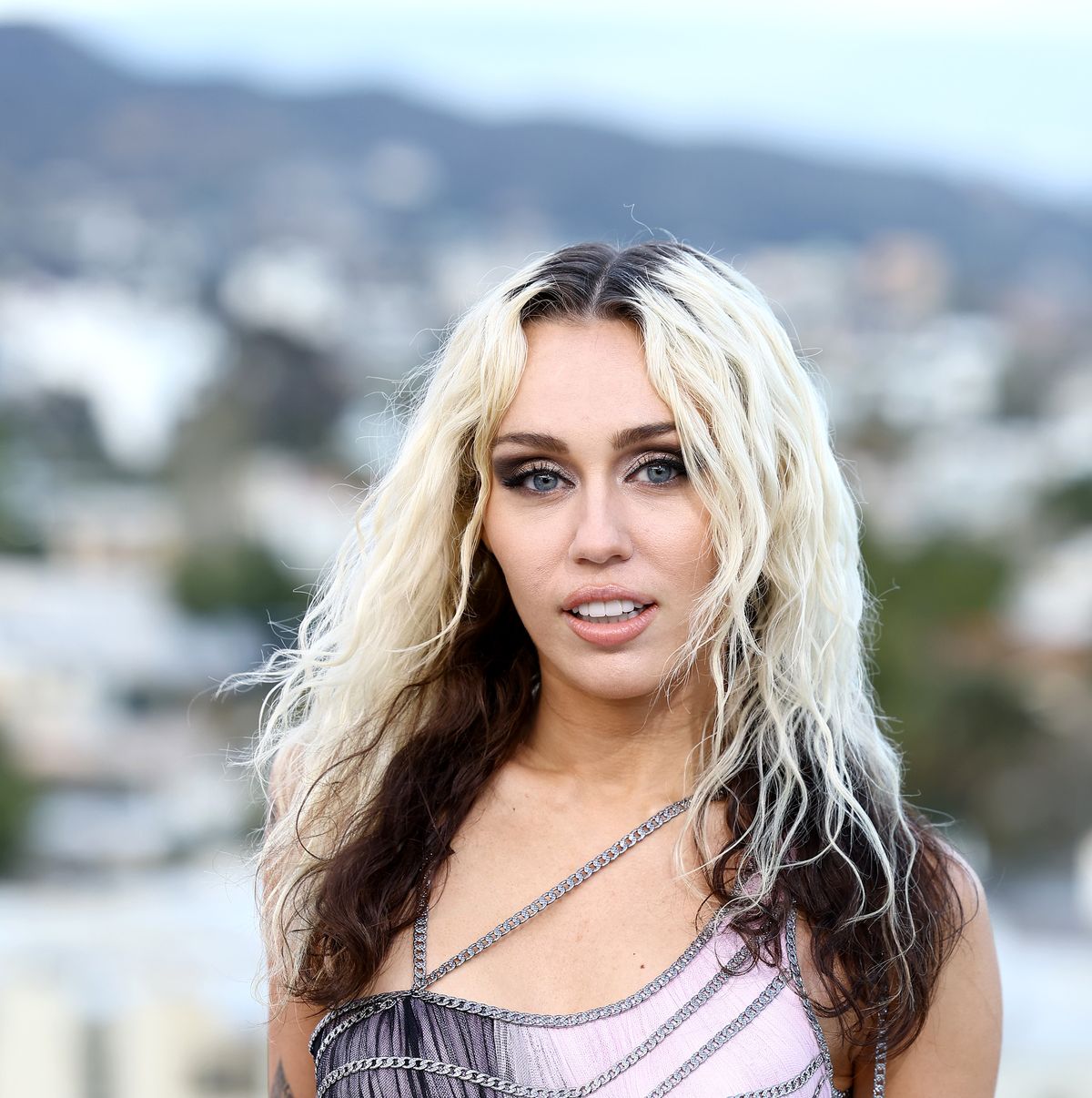 Miley Cyrus unveils bold brunette hair transformation