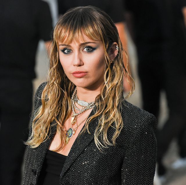 Miley Cyrus twotoned halo hair is giving y2kmeets2023