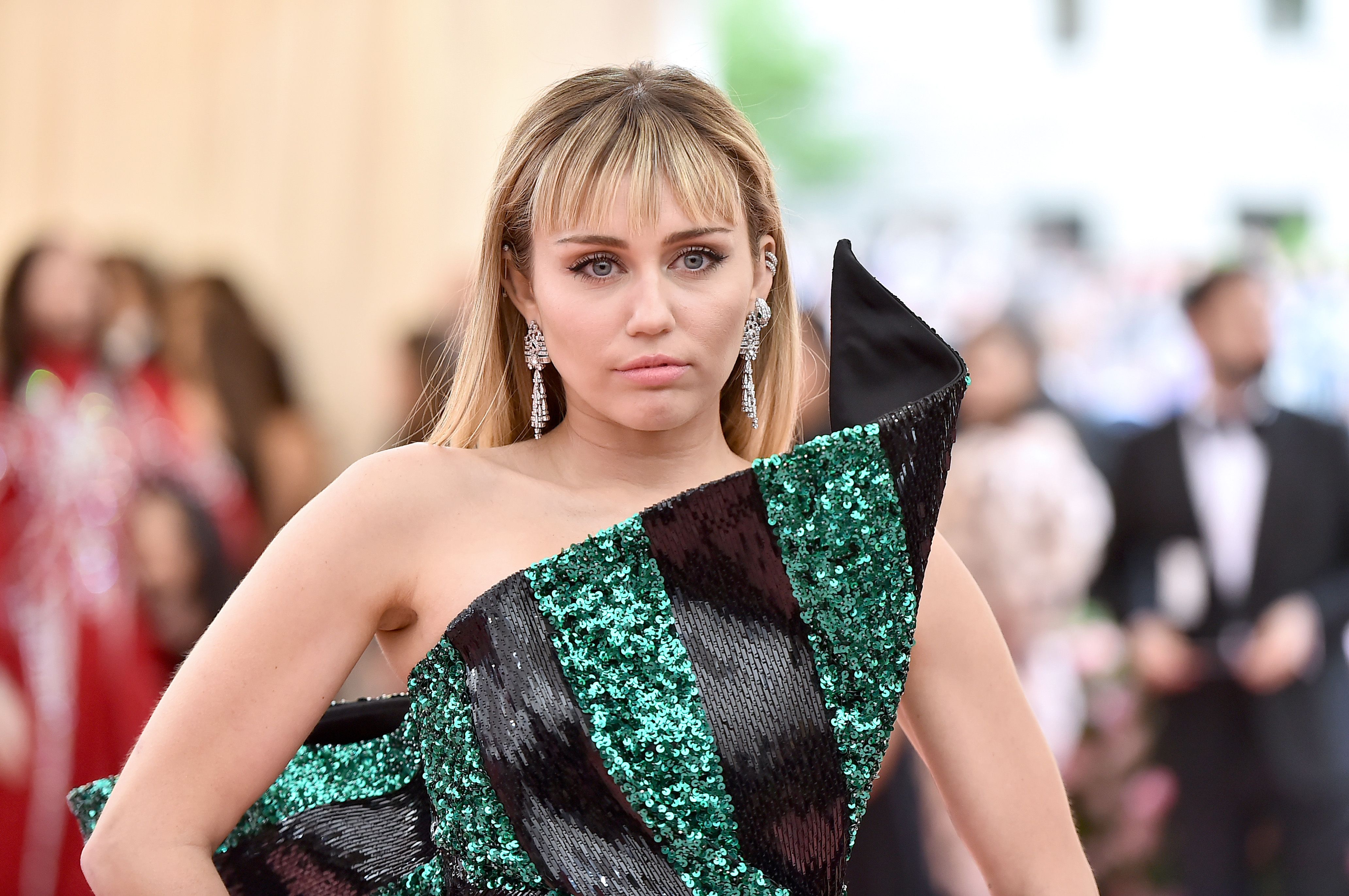 Miley Cyrus Says She Has COVID-19: 'Definitely Worth It' – Billboard