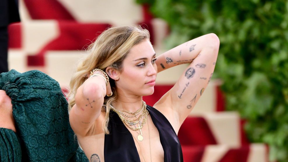 preview for Deze celebrities hebben een tatoeage van hun sterrenbeeld