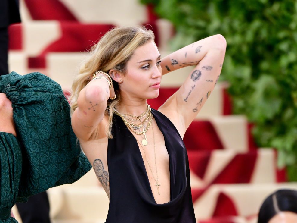 987px x 740px - Miley Cyrus Gets a New NSFW Tattoo on Her Ankle