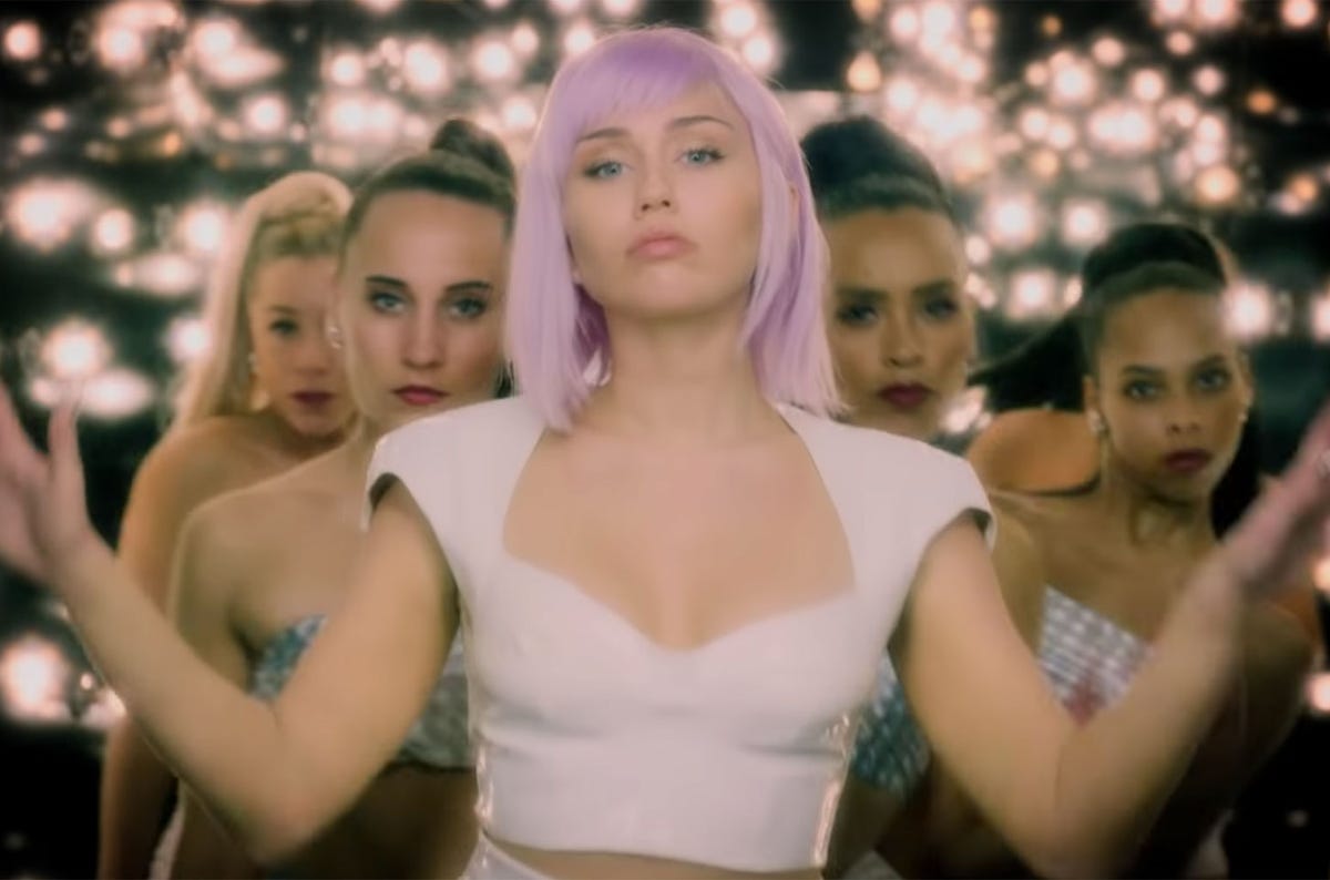 Black Mirror Miley Cyrus Canción - Nine Inch Nails Versión