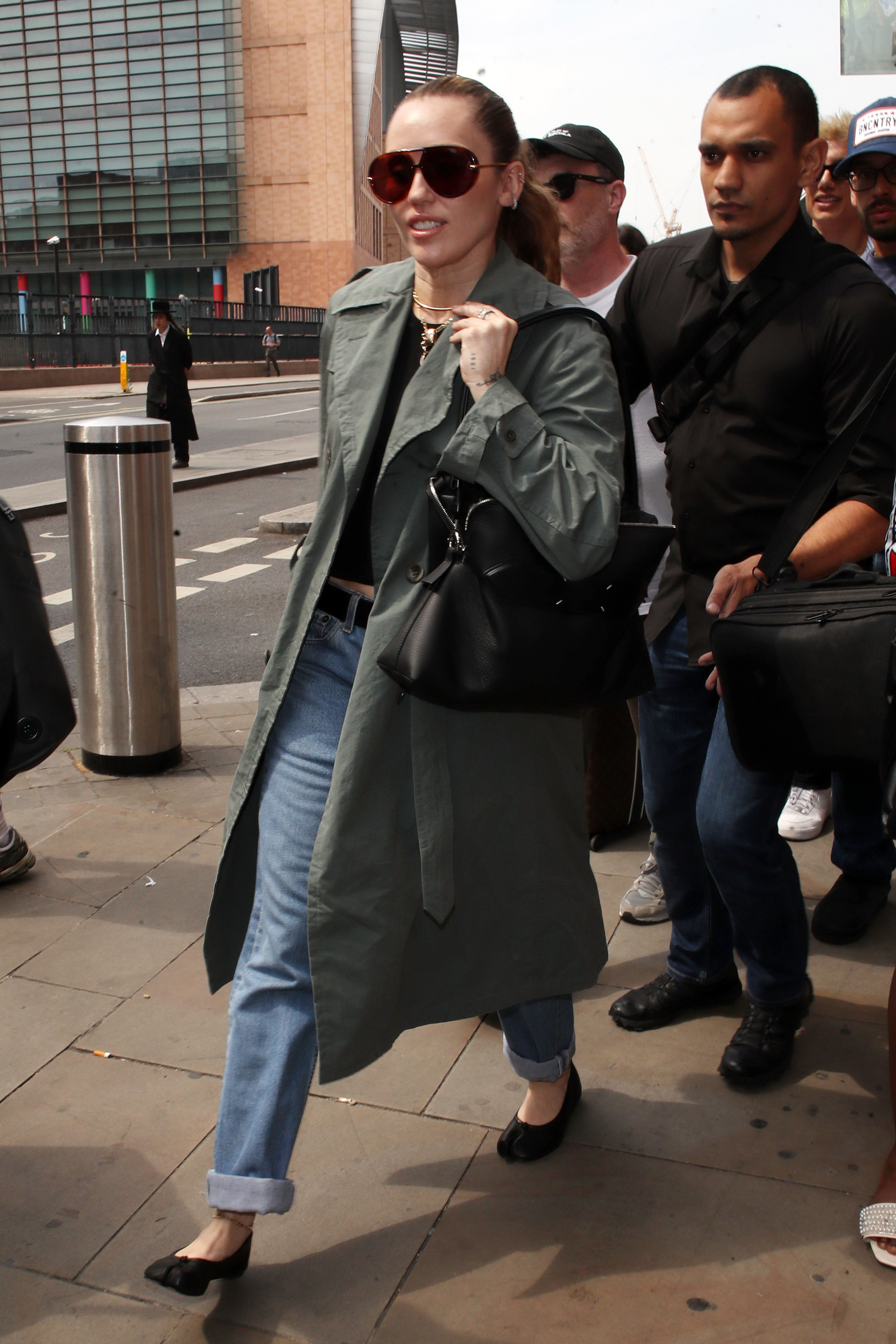 Miley Cyrus’ Travel Day Fit Includes Tabis and a Trench