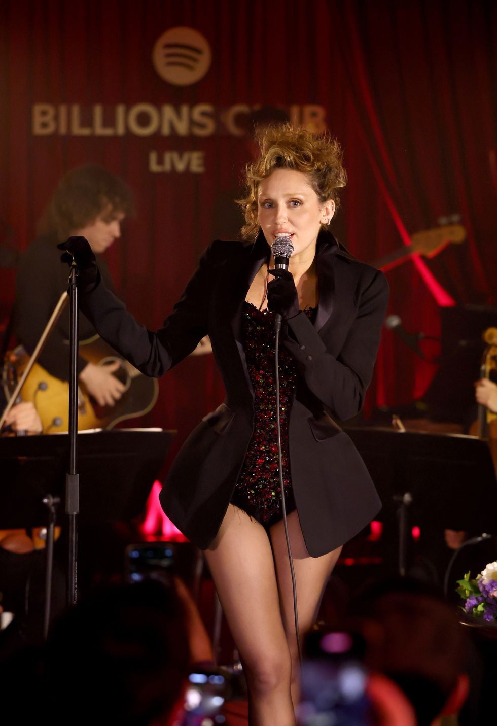 Miley Cyrus Billions Club Series Parigi