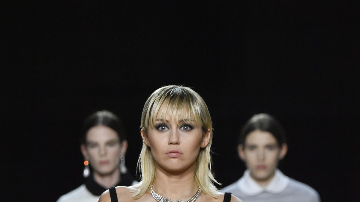 Miley Cyrus Walks in Marc Jacobs F/W 2020 Fashion Show