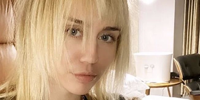 Miley Cyrus's Blonde Choppy Lob Hairstyle After Her Mom Cut It