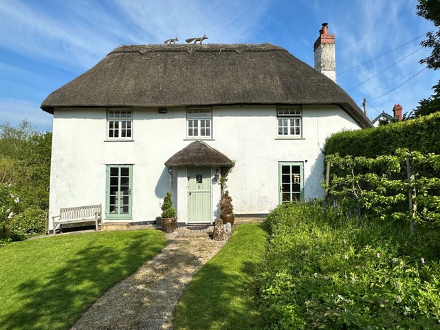 9 Enchanting English Country Cottages to Fall in Love With