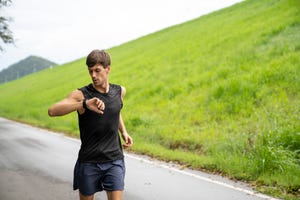 millennial man working out with fitness bracelet