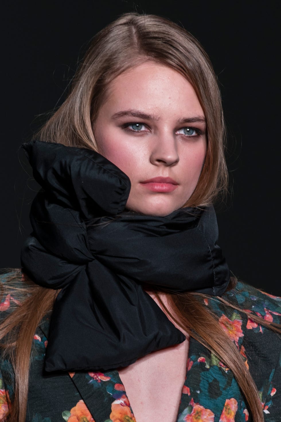 Hair, Face, Scarf, Clothing, Fashion, Beauty, Lip, Cheek, Eye, Neck, 