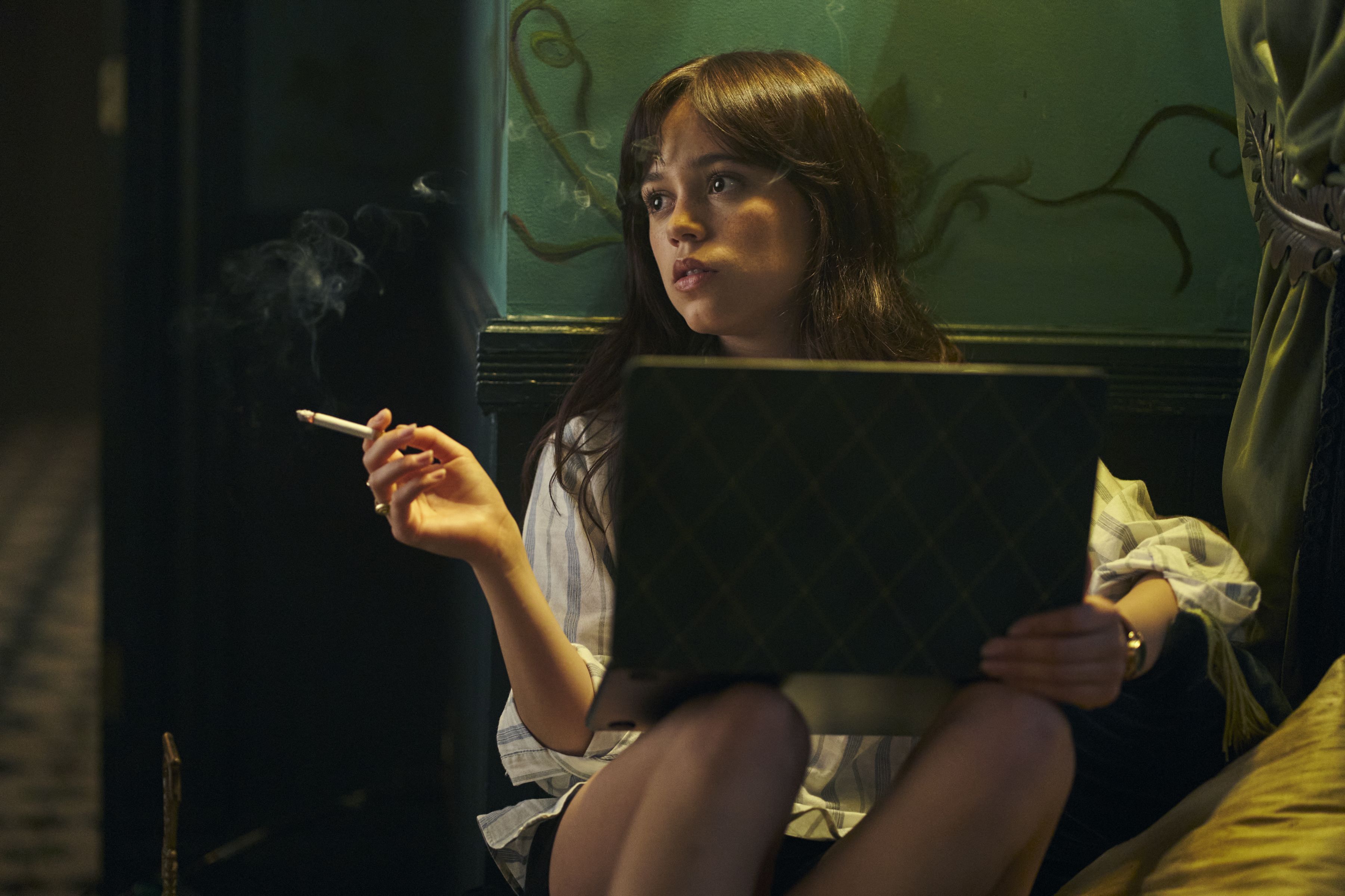 Del terror al erotismo, así es el tráiler de la película de Jenna Ortega  que podría cambiar su carrera, un sensual thriller entre un profesor y su  alumna