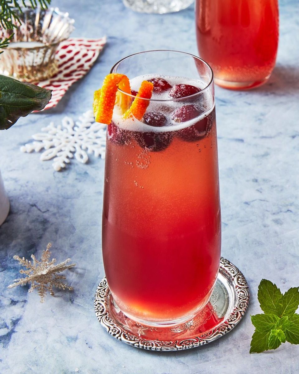 https://hips.hearstapps.com/hmg-prod/images/mimosa-recipes-cranberry-mimosa-1666901001.jpeg?crop=0.8xw:1xh;center,top&resize=980:*