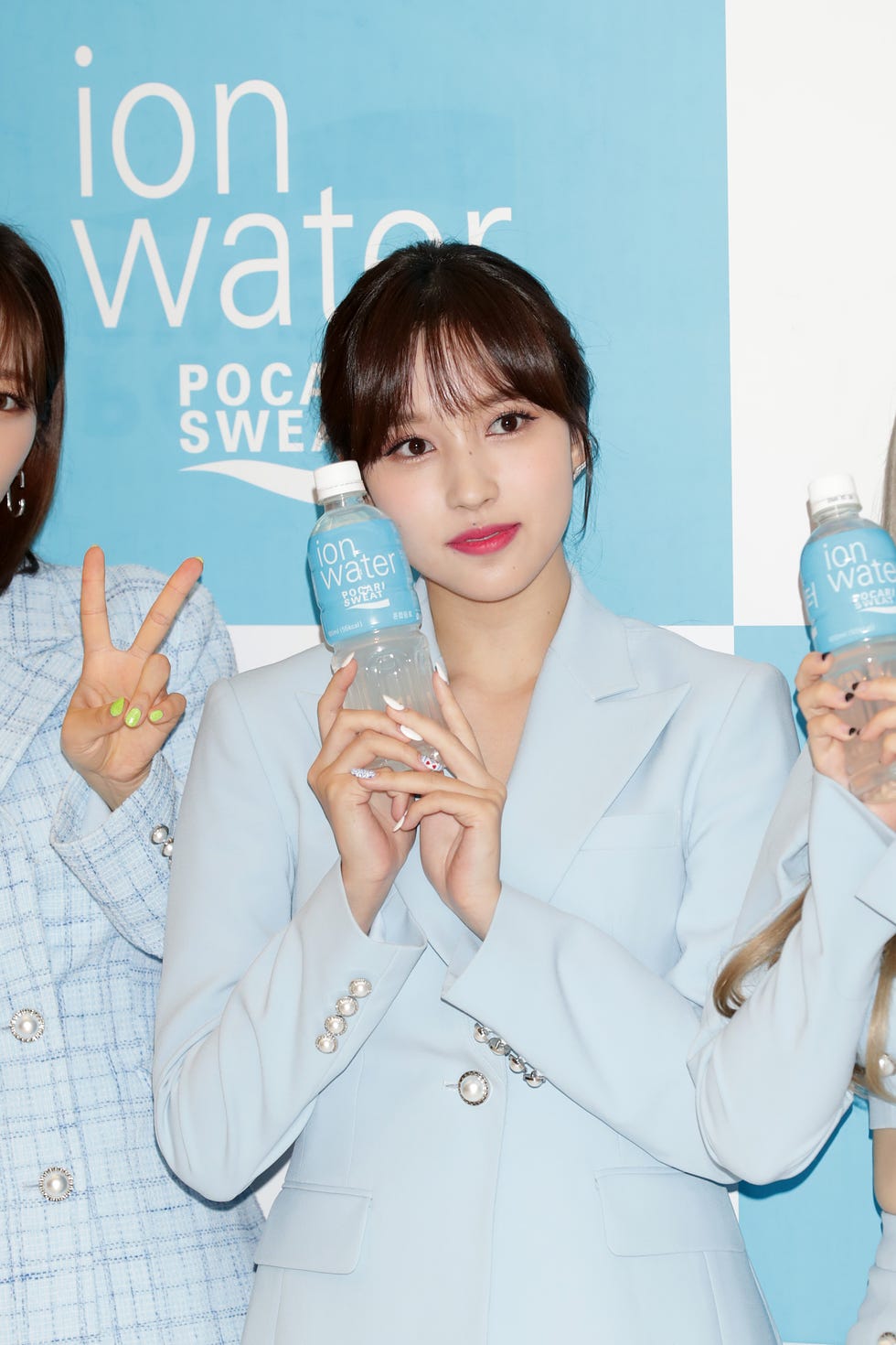 twice autograph session for "pocari sweat"