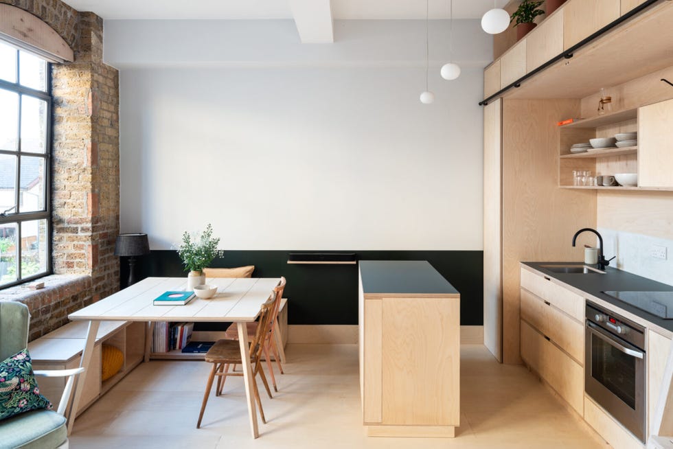 cocina y comedor realizados con madera contrachapada