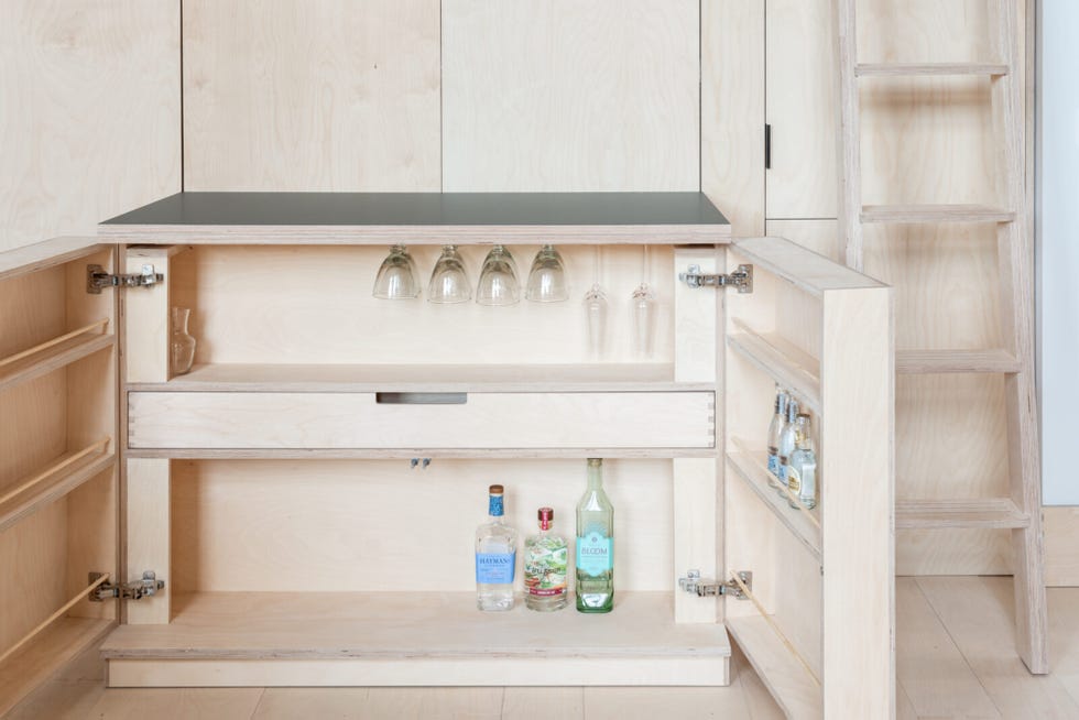 mueble bar de madera contrachapada