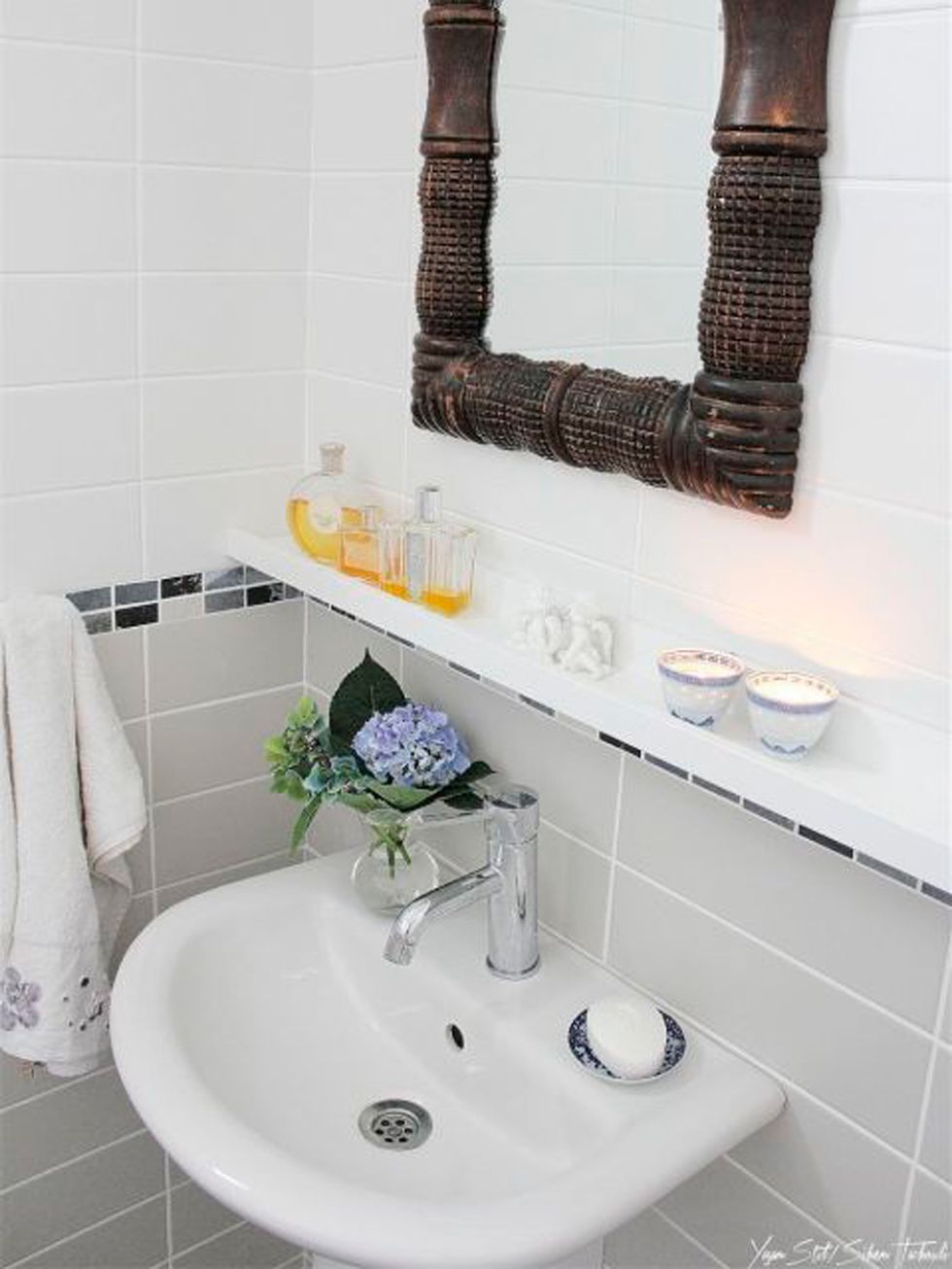 Bathroom, Property, Room, Bathroom sink, Tile, Tap, Sink, Plumbing fixture, Interior design, Wall, 