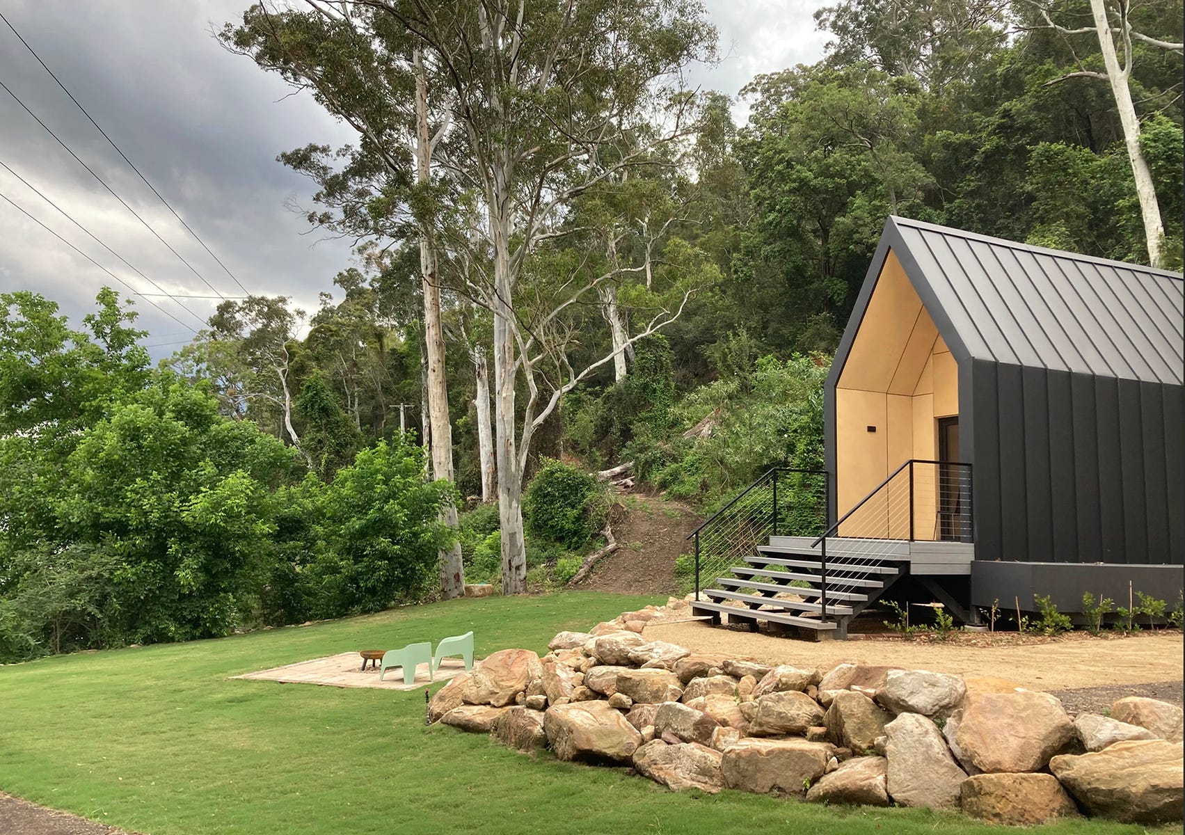 mini casa de madera con doble altura y 20 m2, de tinyhaus australia