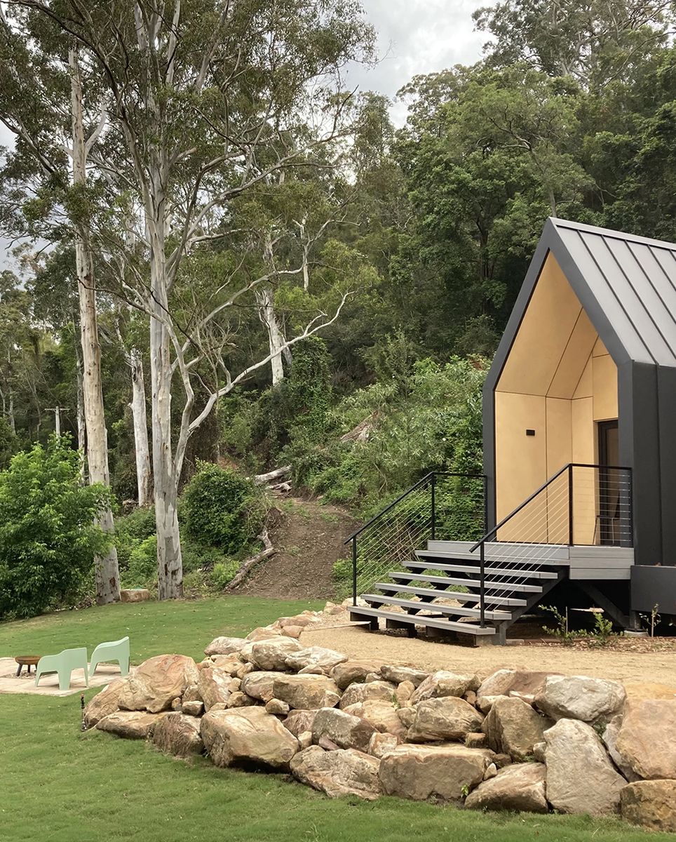 mini casa de madera con doble altura y 20 m2, de tinyhaus australia