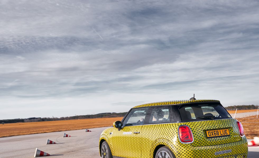 2020 Mini Cooper S E Hardtop Will Be Mini's First EV
