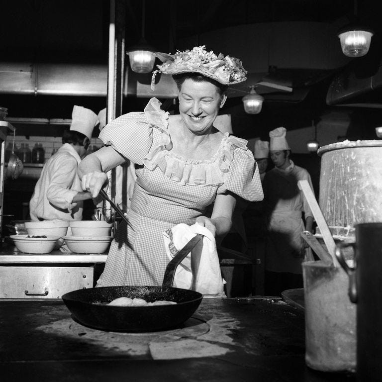 Minnie Pearl from America who is both a cabaret star and a successful boss of 100 fried chicken restaurants, but today s