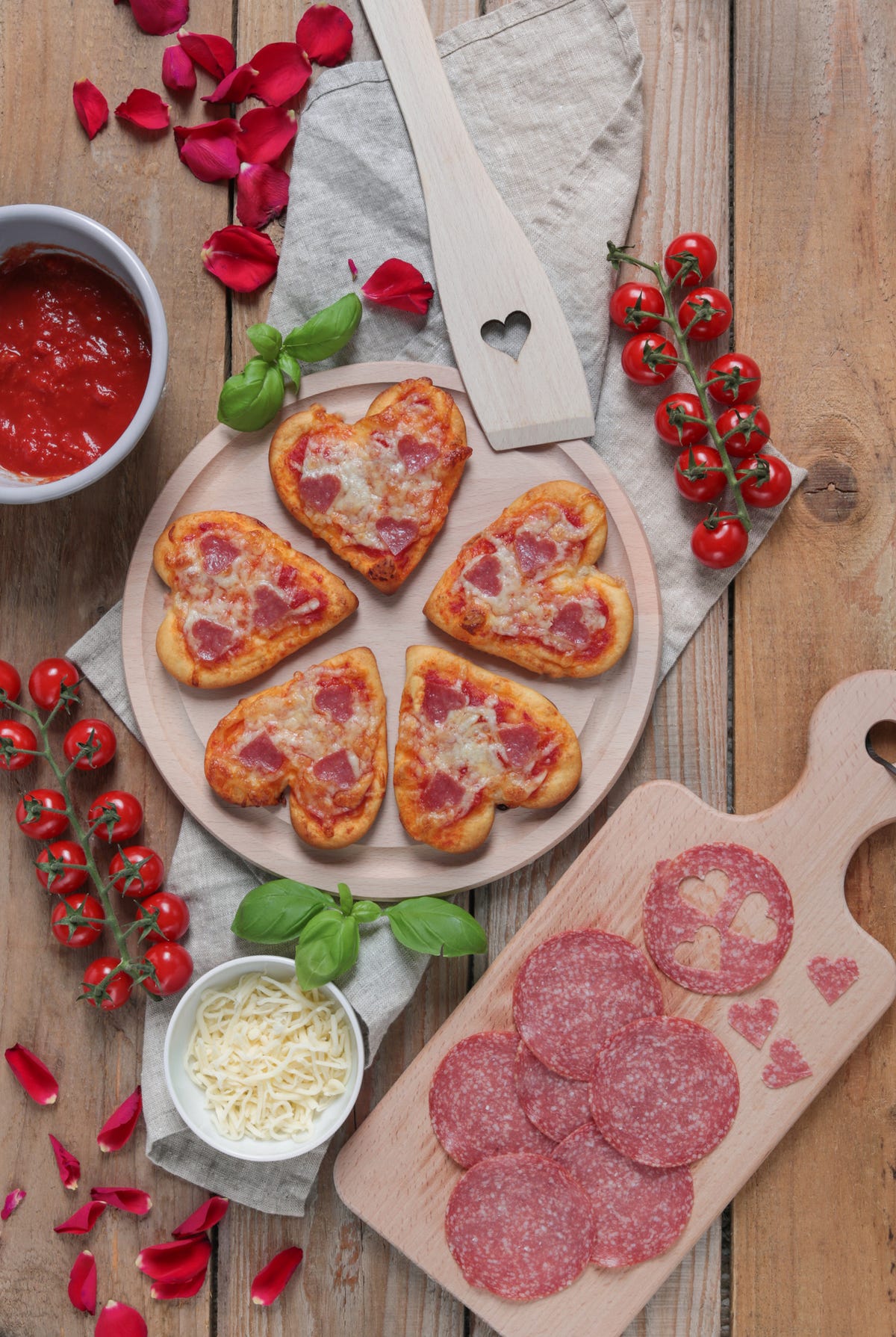 mini pizzas en forma de corazon