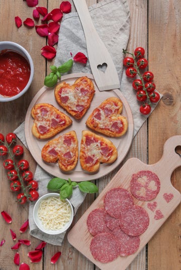mini pizzas en forma de corazon