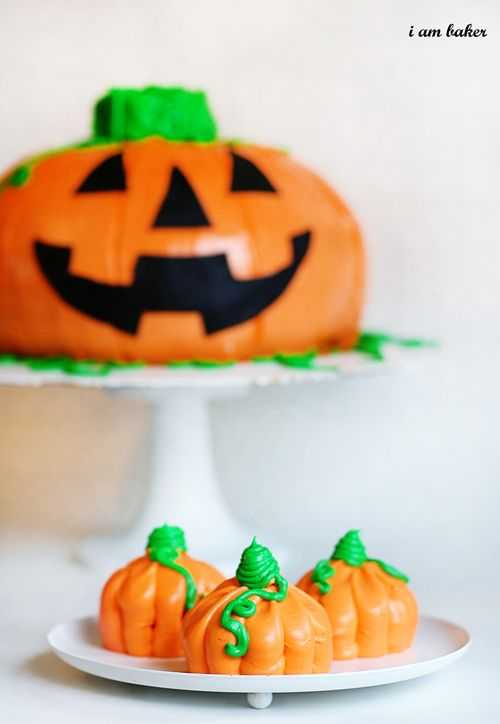 Pumpkin, Calabaza, Orange, Jack-o'-lantern, Food, Candy pumpkin, Carrot, Vegetable, Candy corn, Confectionery, 