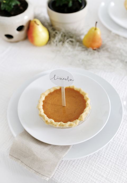 mini pumpkin pie thanksgiving place cards