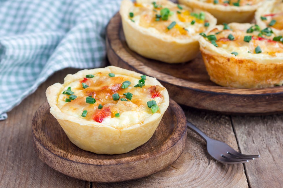 Mini quiche with chicken and bell pepper