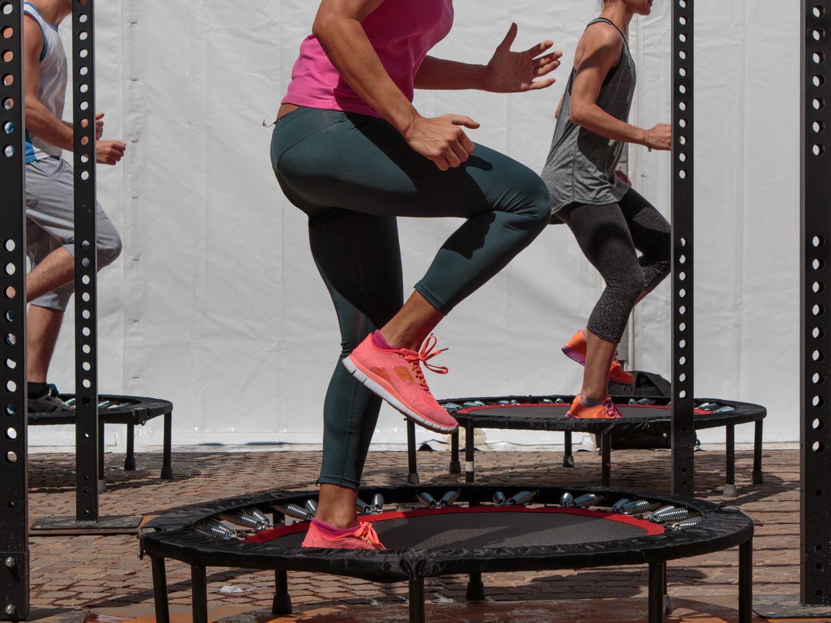 mini-trampoline-workout-girl- 