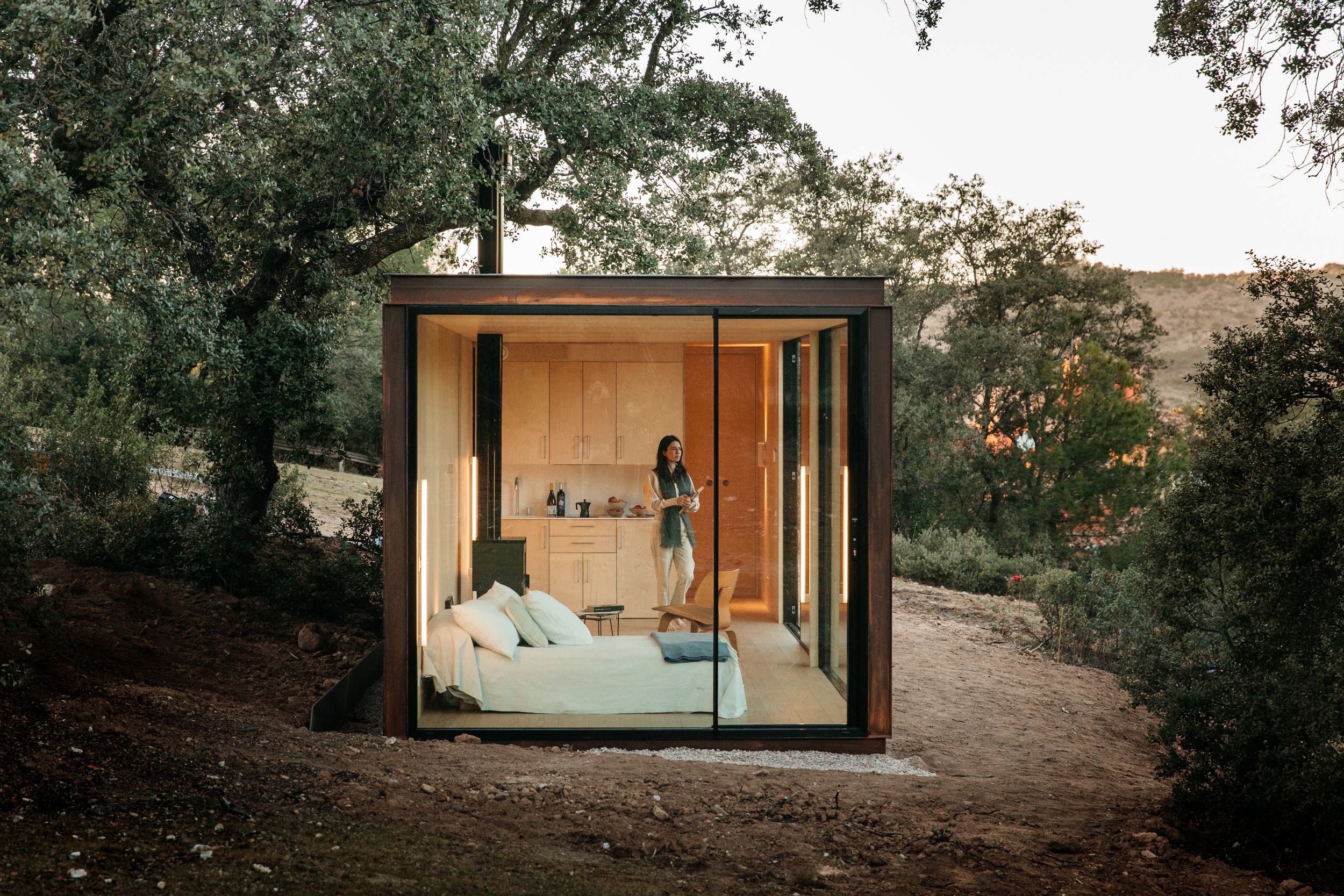 Una casa modular moderna de 60 m2 decorada con madera
