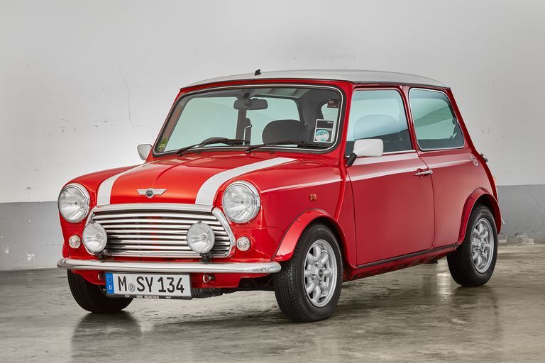 Here's What Mini Did Wrong When It Modernized The Classic Mini Look In 2001  - The Autopian
