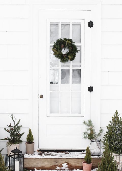 minimal christmas door decorations