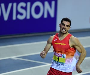 jorge ureña corre durante la última prueba del heptatlón indoor, los 1000 metros, durante el europeo de pista cubierta de glasgow 2019, que ganó