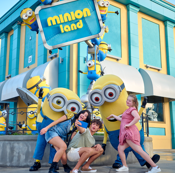 minion land universal studios florida minion land universal studios florida, friend posing in front of orlando attraction
