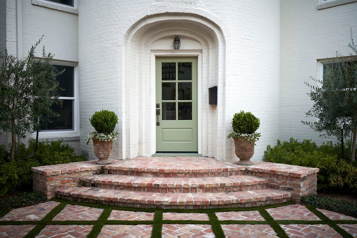 55 Welcoming Front Door Colors Designers Love for 2025