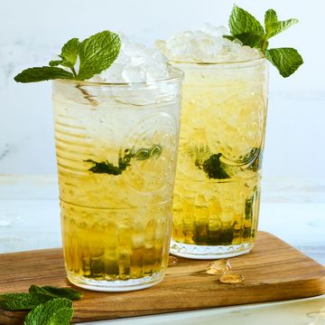 mint julep with bourbon and crushed ice garnished with mint