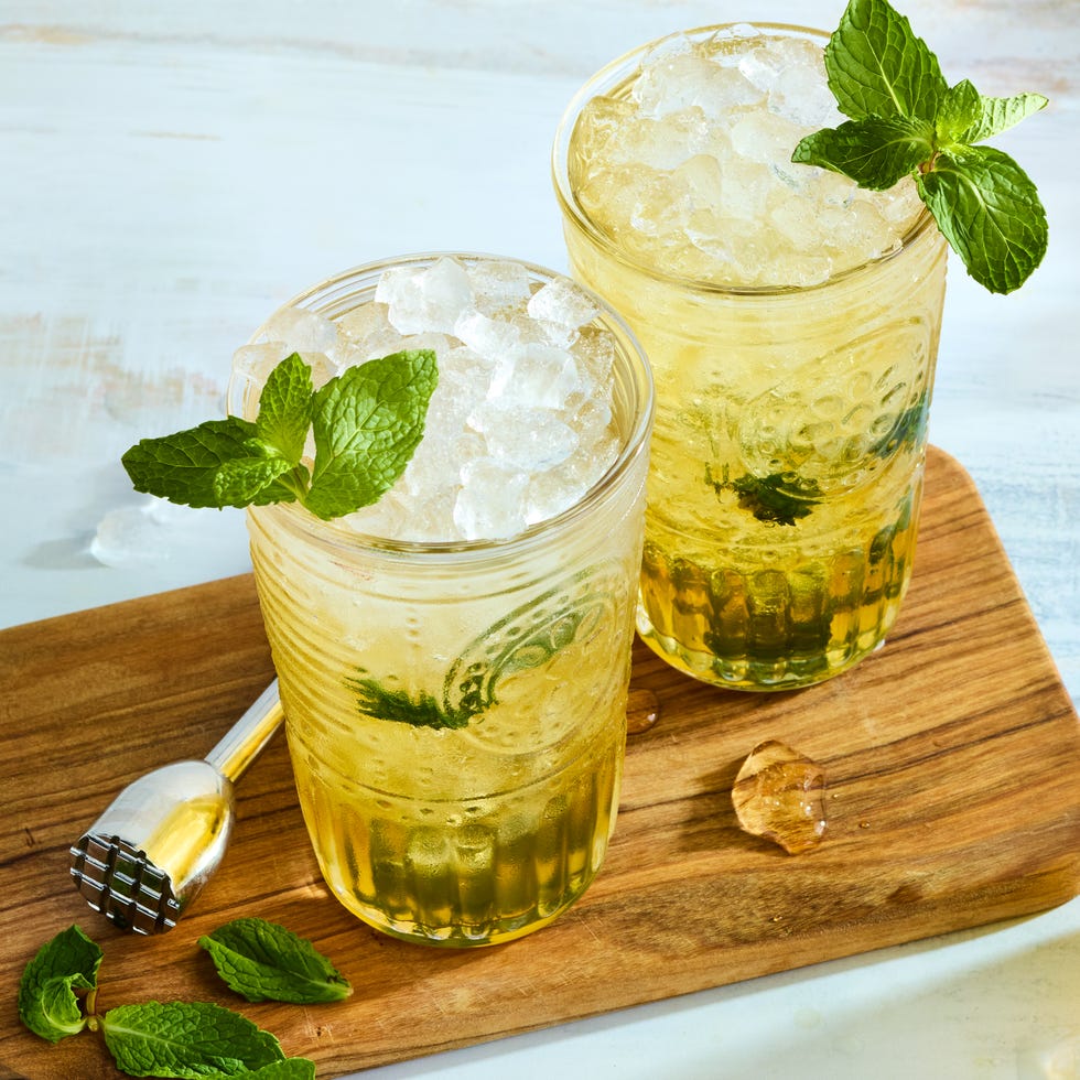 mint julep with bourbon and crushed ice garnished with mint