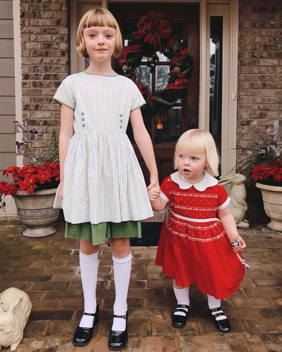 宛如美國復古聖誕卡上的女孩！「天使姐妹」聖誕穿搭特輯！