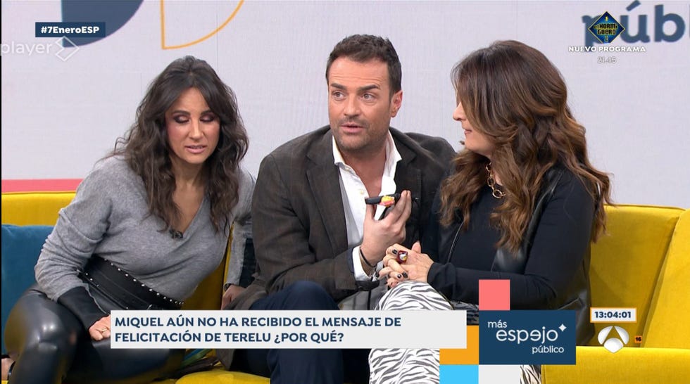 miquel valls recibe en directo en espejo publico una felicitacion de terelu campos