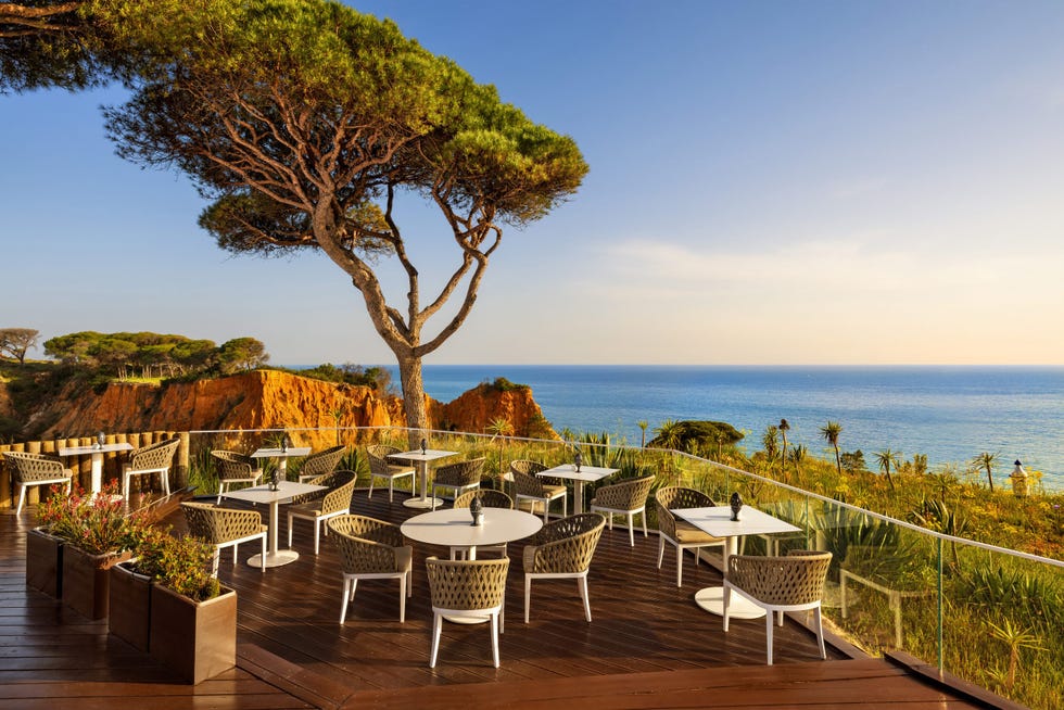 zona pranzo all'aperto con vista sull'oceano