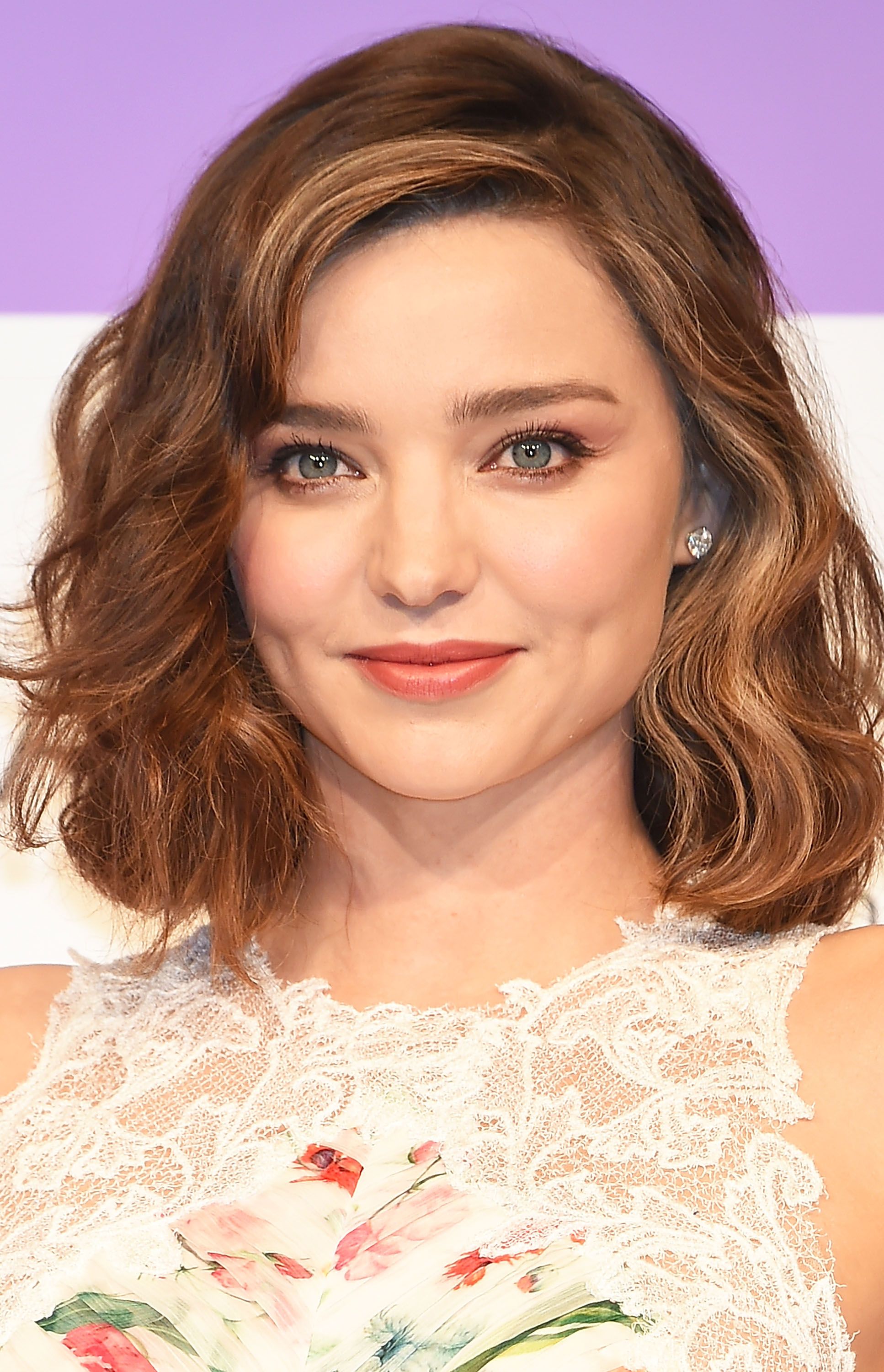 The Best Curly Hairstyles for Round Faces
