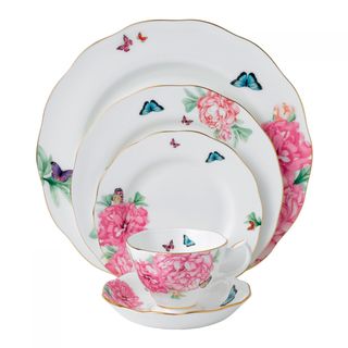 Dishware, Porcelain, Tableware, Dinnerware set, Plate, Teacup, Saucer, Serveware, Cup, Plant, 