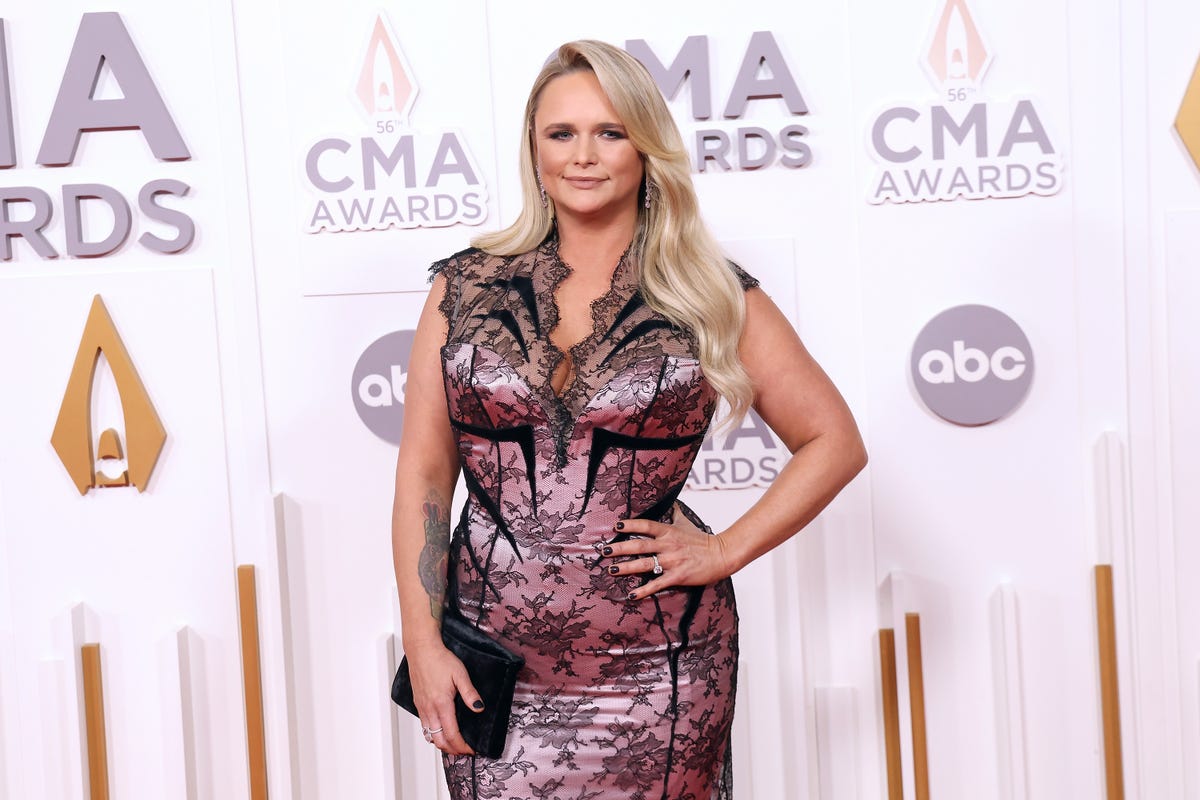 Miranda Lambert Shuts Down the CMA Red Carpet in Formfitting Lace Gown